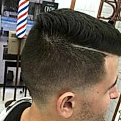 corte de pelo normal con maquina y tijera en barberia de vergara